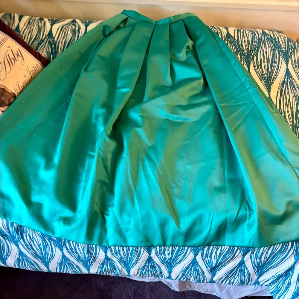 Neiman Marcus Teal Evening Wear Full-Length Satin Skirt SIZE SM/MED Has Flaws
